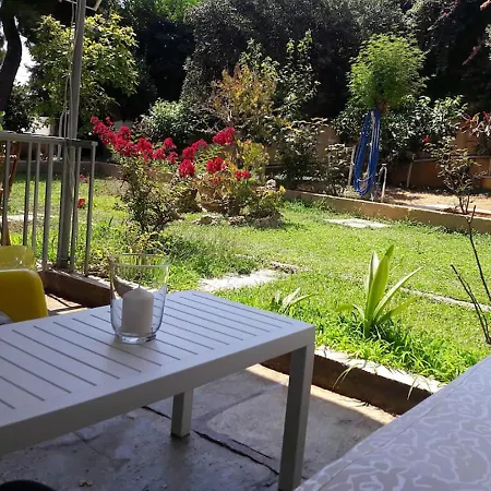 Hotel de apartamente Comfortable Apartment For 3 Persons